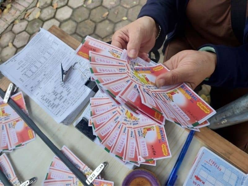 Đổi vé số trúng ở Hưng Yên 2